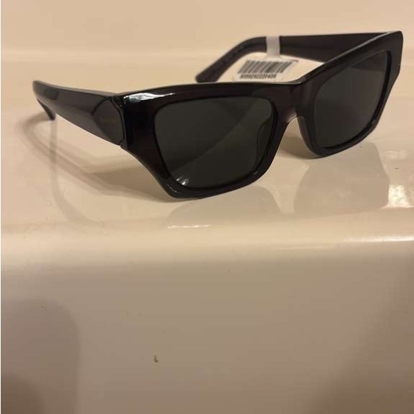 Burberry Black Rectangular Sunglasses with Dark Lenses main image 6